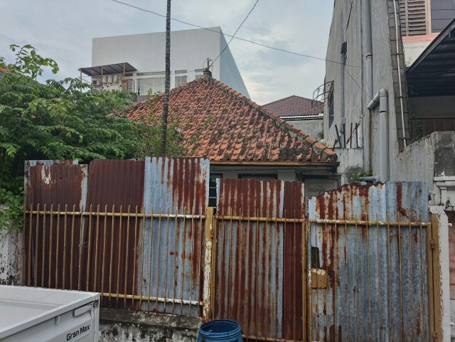 Jual Rumah (hitung tanah) Lok. Jl. Anggrek, Semarang