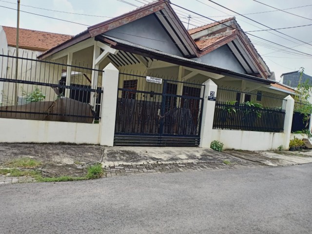 RUMAH JAMBU RAYA SEMARANG